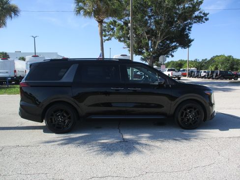 Used 2025 Kia Carnival SX Prestige FWD image 8