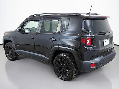 Used 2018 Jeep Renegade Altitude AWD/4WD image 8