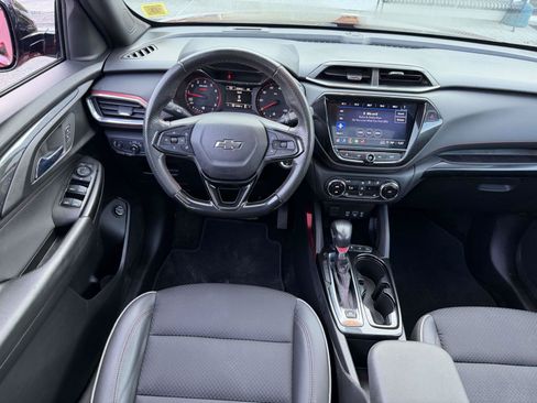 Used 2023 Chevrolet TrailBlazer RS w/ Sun and Liftgate Package AWD/4WD image 13