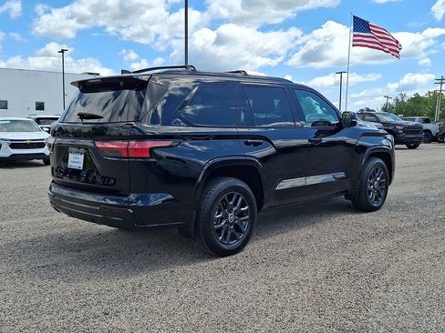 Used 2024 Toyota Sequoia Platinum AWD/4WD image 9