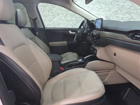 Used 2020 Ford Escape Titanium w/ Titanium Premium Package 2.0 FWD image 8