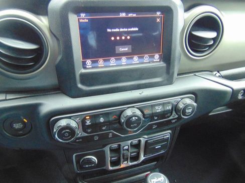 Used 2018 Jeep Wrangler Unlimited Sport S image 20