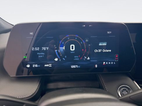 Used 2025 Chevrolet Equinox LT AWD/4WD image 13