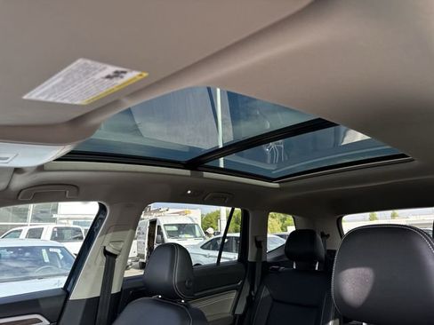 Used 2023 Volkswagen Atlas SEL AWD/4WD image 19