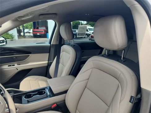 New 2025 Lincoln Nautilus Premier image 13