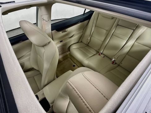 Used 2013 Lexus ES 350 w/ Premium Pkg FWD image 25