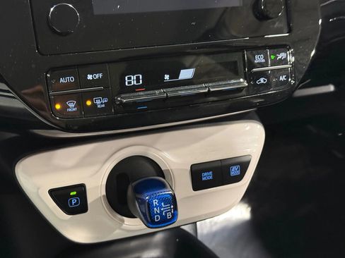 Used 2017 Toyota Prius Two image 33