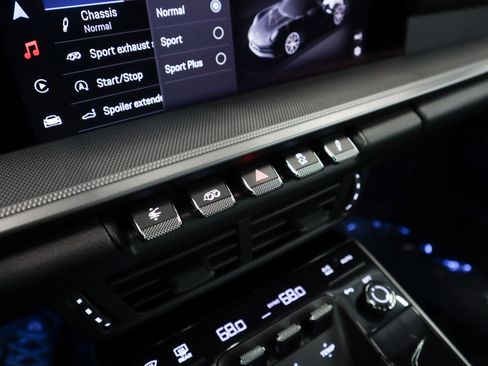 Used 2025 Porsche 911 Carrera image 24