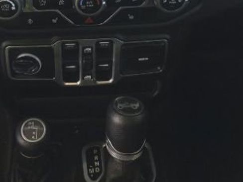 Used 2018 Jeep Wrangler Unlimited Sport S AWD/4WD image 16