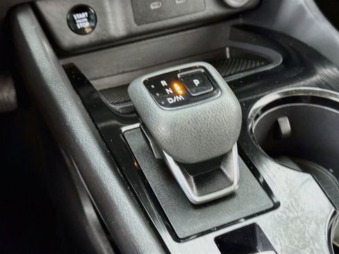 Used 2024 Nissan Rogue S AWD/4WD image 18