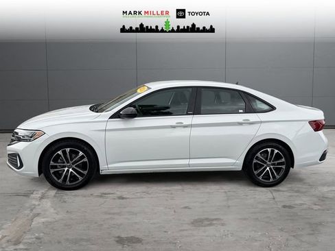 Used 2024 Volkswagen Jetta Sport image 2