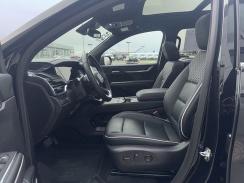 Used 2025 GMC Acadia Denali image 38