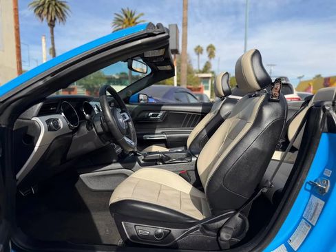 Used 2017 Ford Mustang Premium image 22