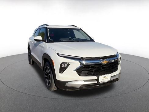 Used 2025 Chevrolet TrailBlazer LT FWD image 3