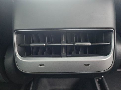 Used 2024 Tesla Model Y Long Range image 60