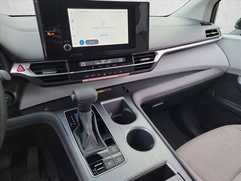 Used 2026 Toyota Sienna LE FWD image 21