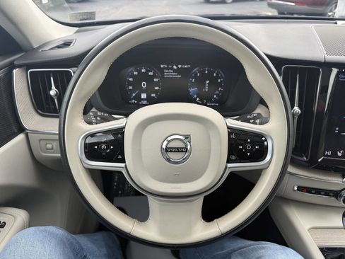 Used 2021 Volvo XC60 T5 Inscription w/ Advanced Package image 31