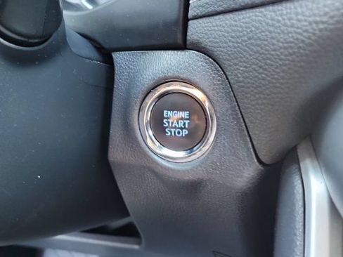 Used 2022 Toyota RAV4 XLE w/ Convenience Package FWD image 22