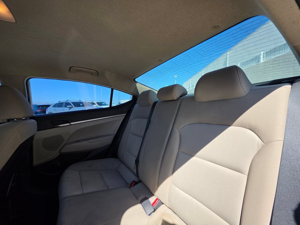 Used 2018 Hyundai Elantra SE w/ Cargo Package FWD image 18