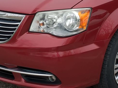 Used 2013 Chrysler Town & Country Touring-L FWD image 11