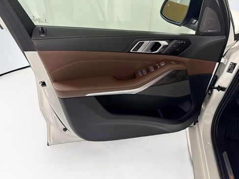 Used 2024 BMW X7 xDrive40i w/ Premium Package AWD/4WD image 25
