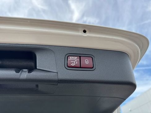 Used 2019 Mercedes-Benz GLC 300 4MATIC image 21