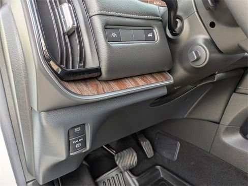 Used 2025 Nissan Armada SL image 24