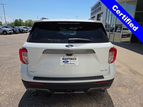 Used 2023 Ford Explorer XLT w/ Equipment Group 202A AWD/4WD image 4