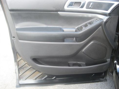 Used 2015 Ford Explorer XLT image 7