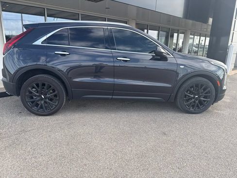 Used 2022 Cadillac XT4 Luxury w/ Cold Weather Package FWD image 5