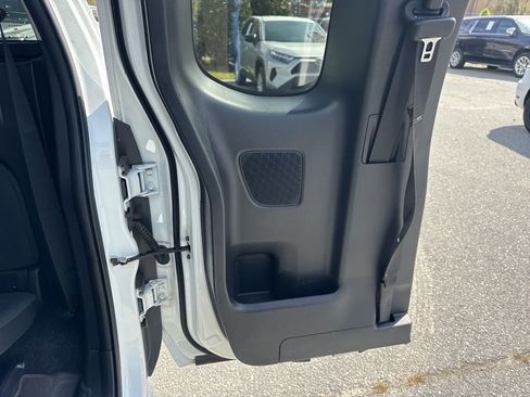 Used 2024 Nissan Frontier SV w/ SV Convenience Package image 25