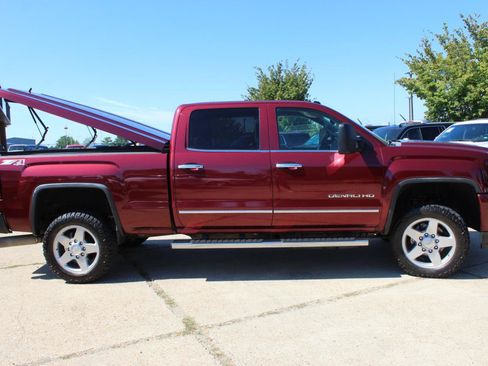 Used 2015 GMC Sierra 2500 Denali w/ Duramax Plus Package AWD/4WD image 10