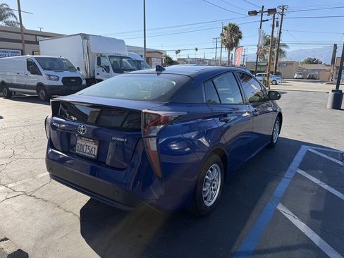 Used 2017 Toyota Prius One FWD image 7