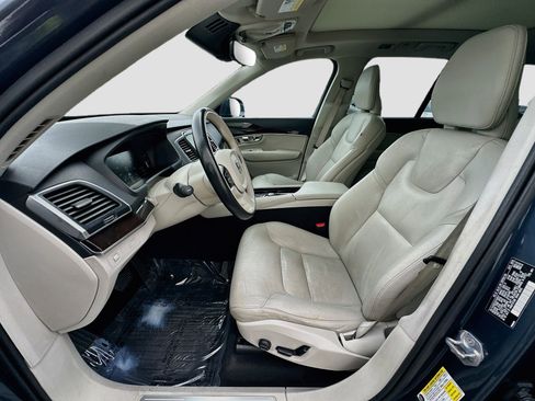 Used 2019 Volvo XC90 T5 Momentum w/ Protection Package Premier FWD image 18
