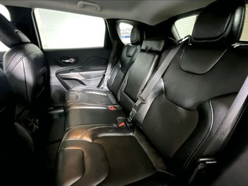 Used 2020 Jeep Cherokee Latitude Plus AWD/4WD image 21