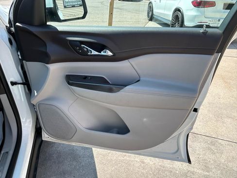 Used 2020 GMC Acadia SLT FWD image 17