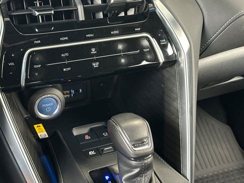 Used 2022 Toyota Venza Limited w/ Advanced Technology Package AWD/4WD image 23