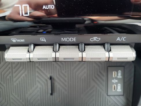 Used 2025 Toyota Tacoma TRD Off-Road image 16