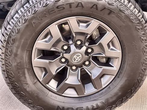 Used 2021 Toyota Tacoma SR5 w/ Trail Edition image 9