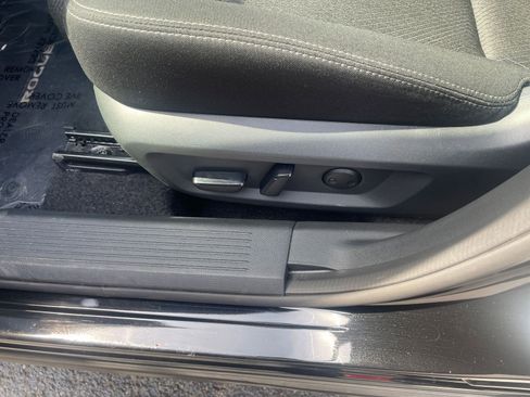 Used 2025 Nissan Rogue SV image 22