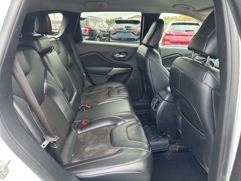 Used 2021 Jeep Cherokee Latitude Plus w/ Mopar Interior Package image 17