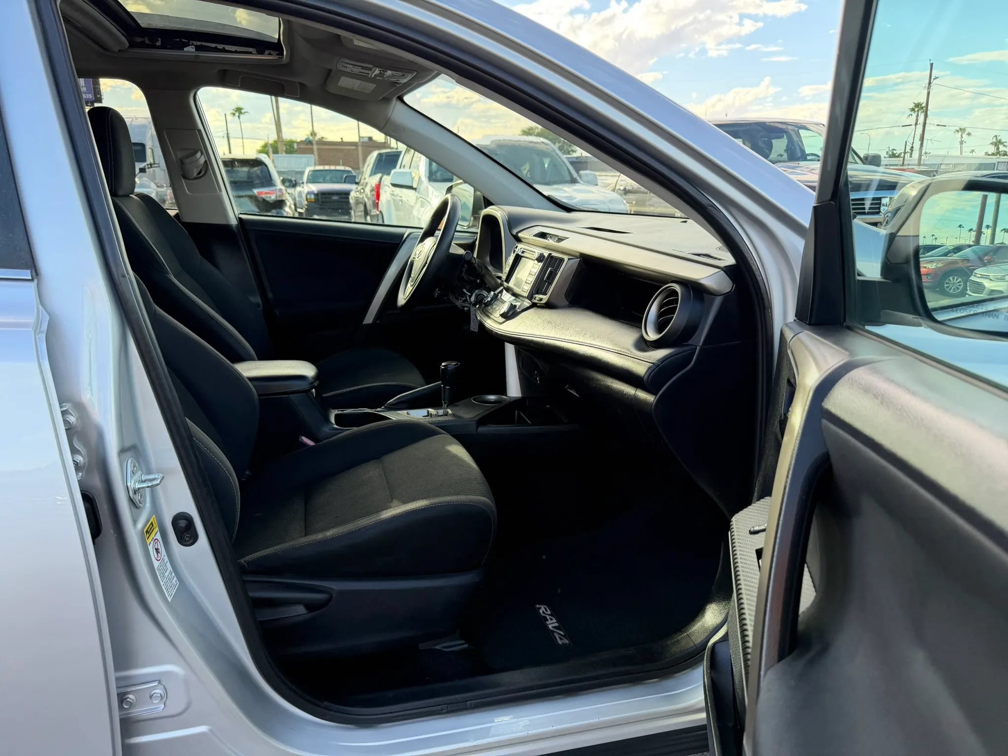 Used 2013 Toyota RAV4 XLE FWD image 24