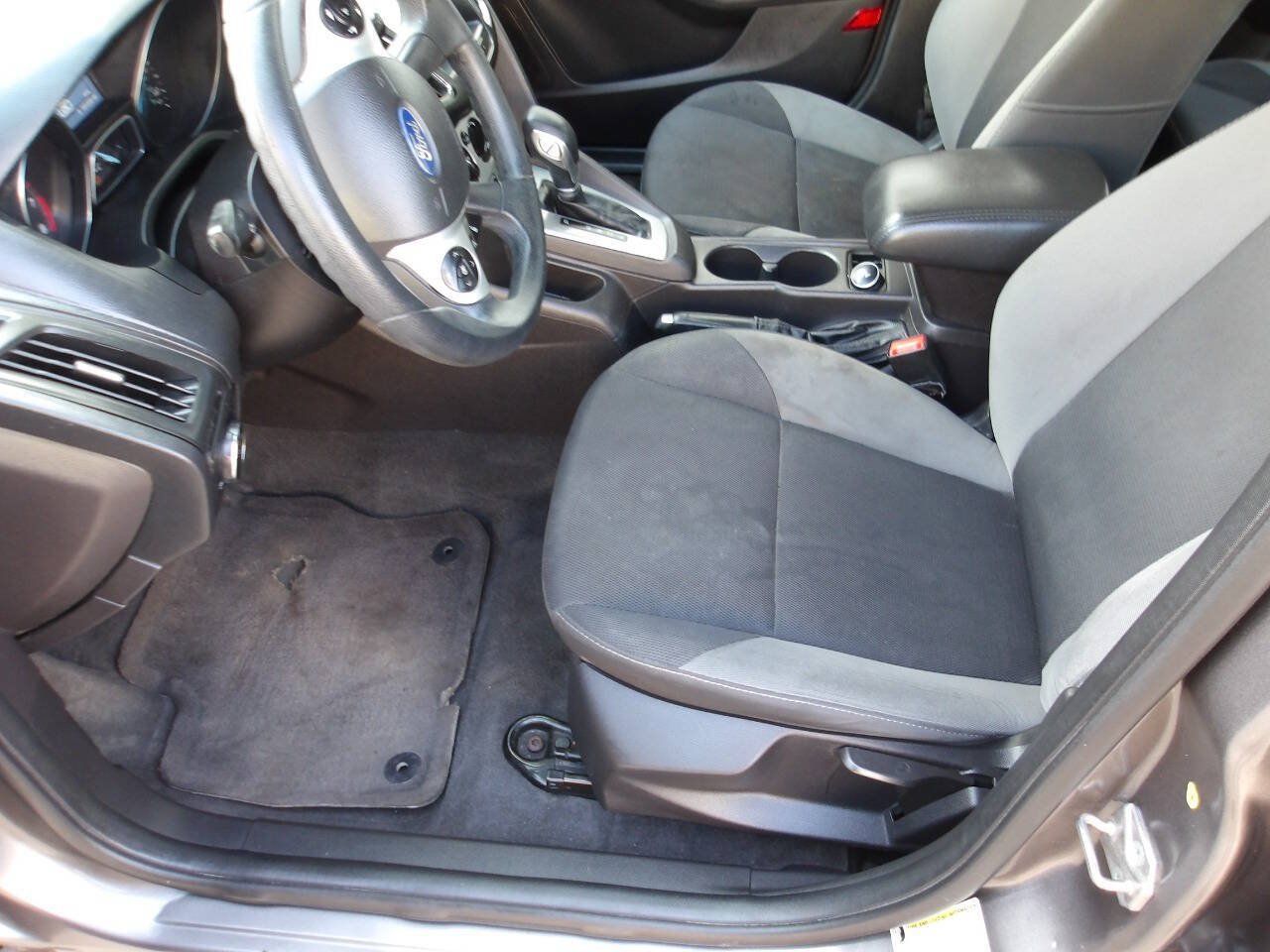 Used 2014 Ford Focus SE FWD image 4