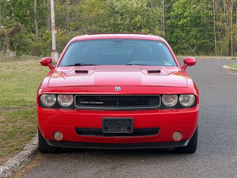 Used 2010 Dodge Challenger R/T RWD image 25