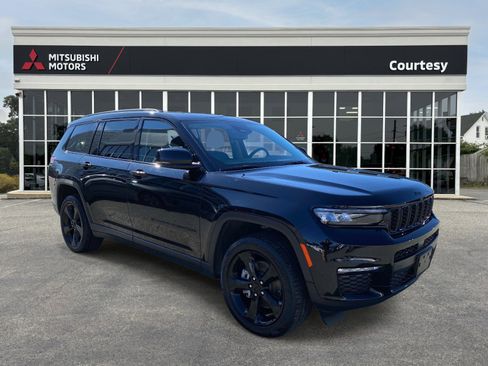 Used 2023 Jeep Grand Cherokee L Limited w/ Black Appearance Package image 8