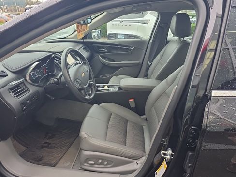 Used 2018 Chevrolet Impala LT w/ LT Convenience Package image 8