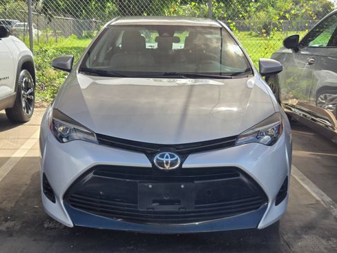 Used 2018 Toyota Corolla LE FWD image 2