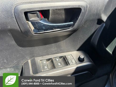 Used 2021 Toyota Tacoma TRD Sport image 13