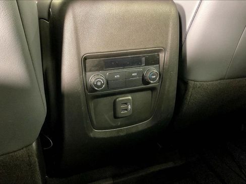 Used 2022 Buick Enclave Essence w/ Sport Touring Edition image 33