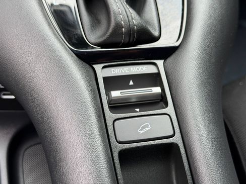 Used 2025 Honda HR-V LX image 26